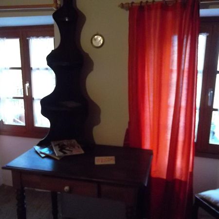 Guesthouse By Wild Linescio Bilik gambar
